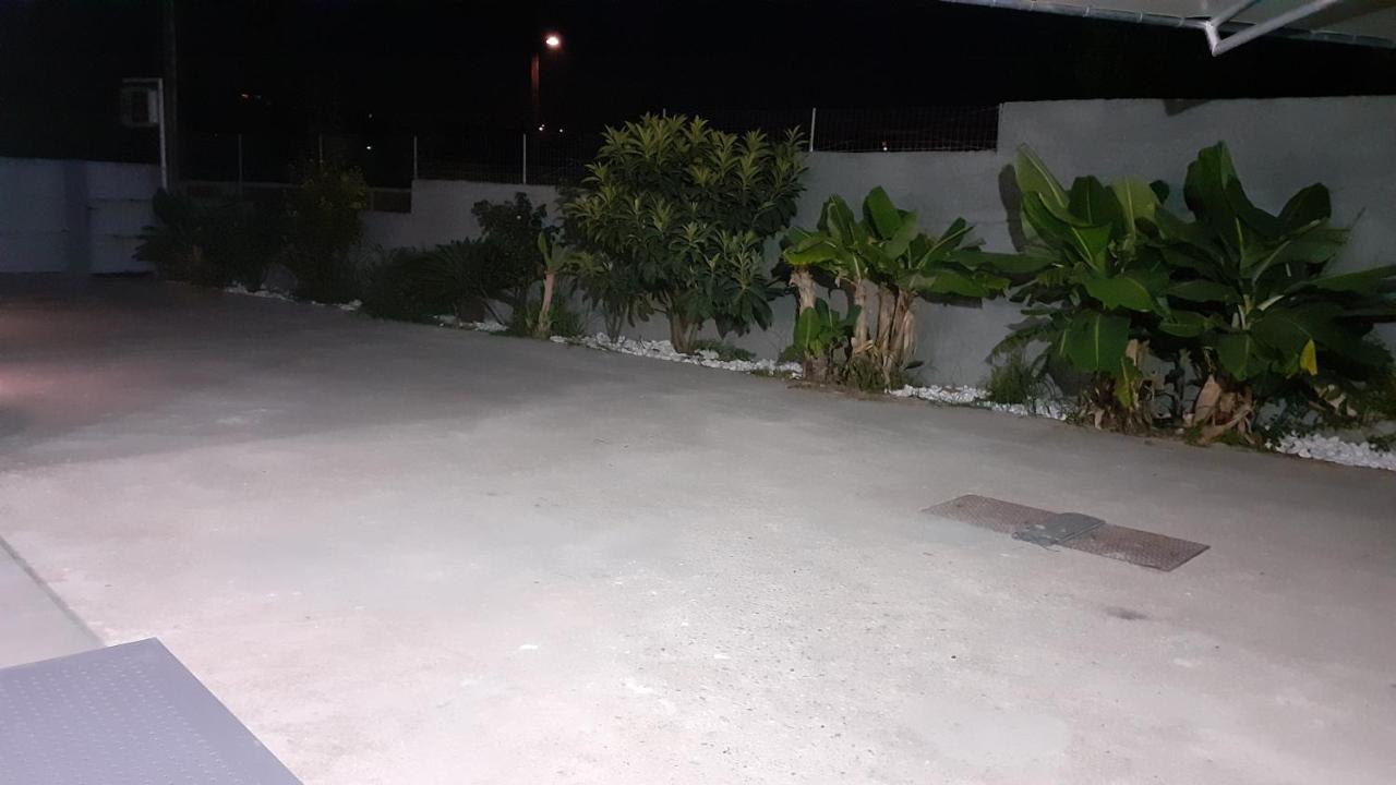 Giannis Apartment Galatas  Bagian luar foto