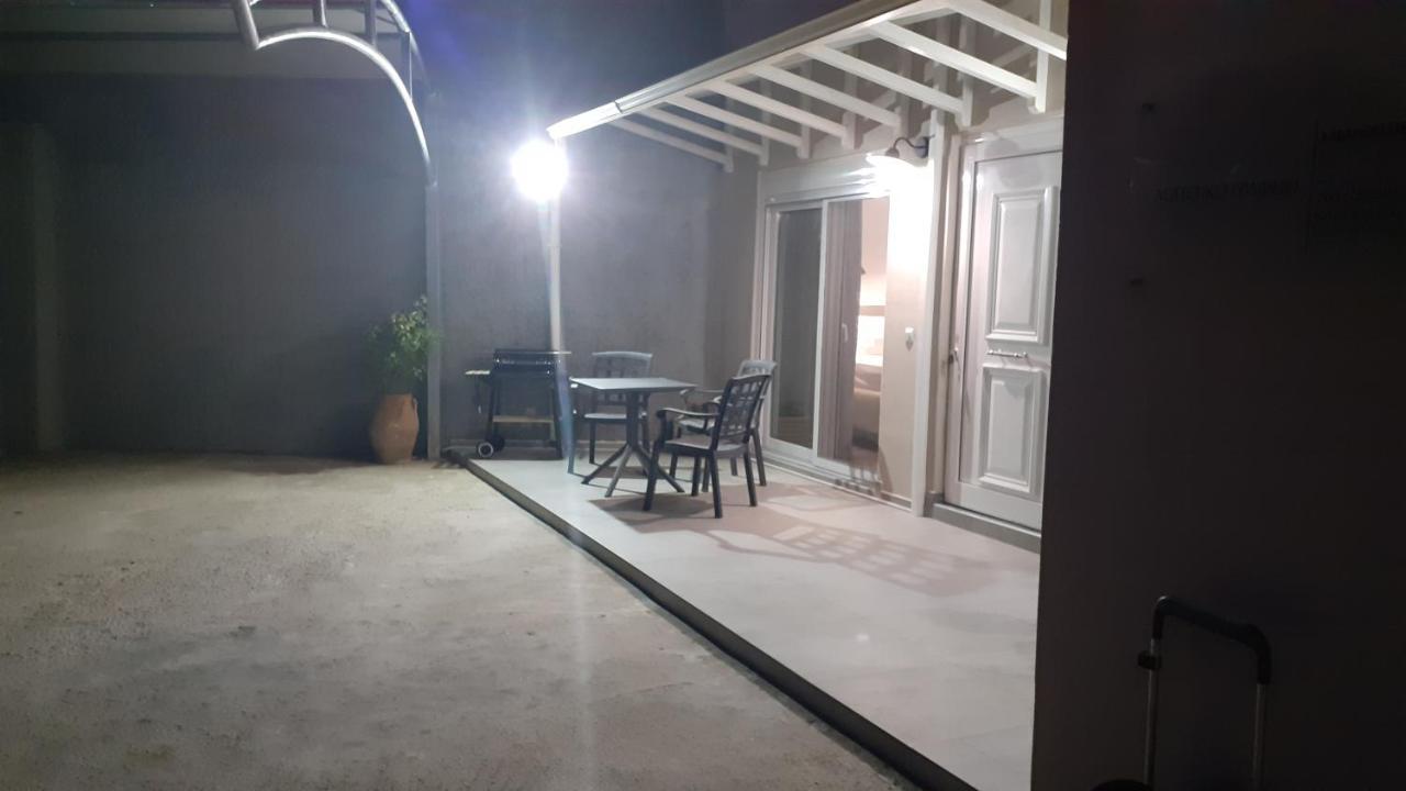 Giannis Apartment Galatas  Bagian luar foto