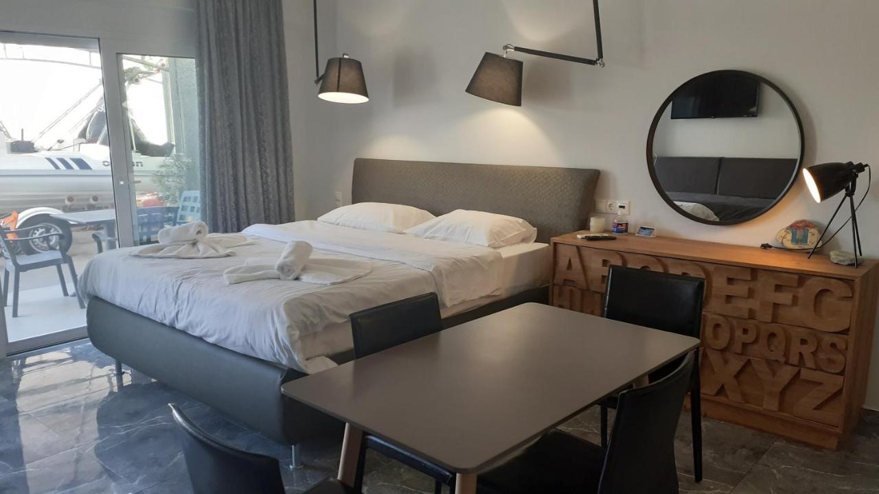 Giannis Apartment Galatas  Bagian luar foto